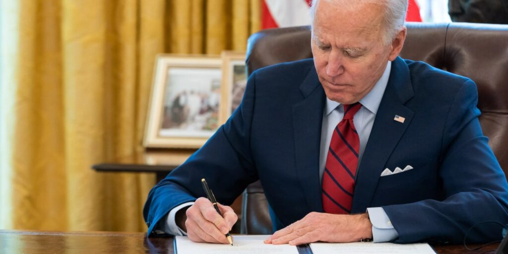 Breaking Biden may raise tariffs on Chinese electric cars by.webp