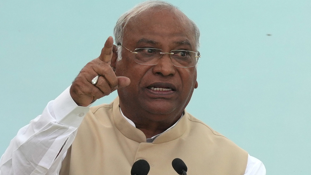 Kharge Challenges Modi’s ‘Biryani Diplomacy’: Congress Reclaims Kashmir Identity Amid Accusations of Pairing with Pakistan!