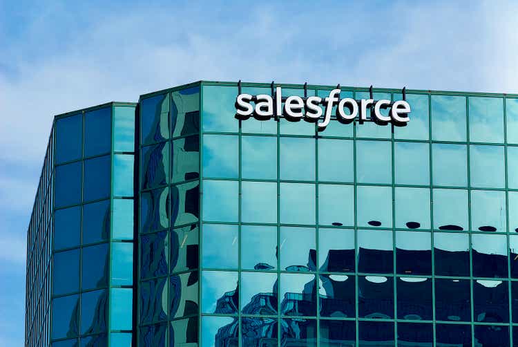 Salesforce’s CEO announces ambitious plans to hire 1,000 staff to boost sales for their groundbreaking AI platform, Agentforce.